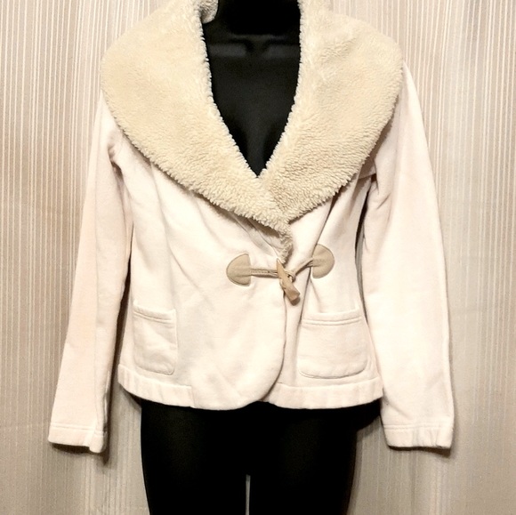 Ralph Lauren -Cream Fleece fur on lapel and button toggle.. classic-DEAL4STEAL🥳 - Picture 2 of 5